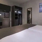 هوتل دي لا بريكس تور إيفيل فندق
