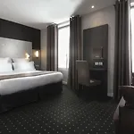 فندق هوتل دي لا بريكس تور إيفيل 3*