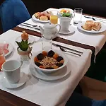هوتل دي لا بريكس تور إيفيل فندق
