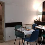 هوتل دي لا بريكس تور إيفيل