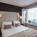 فندق هوتل دي لا بريكس تور إيفيل 3*