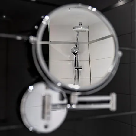 هوتل دي لا بريكس تور إيفيل فندق 3*