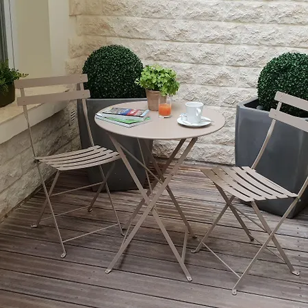 هوتل دي لا بريكس تور إيفيل باريس