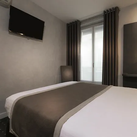 هوتل دي لا بريكس تور إيفيل