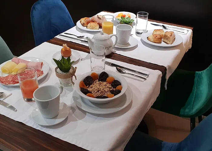 De La Paix Tour Eiffel Hotel