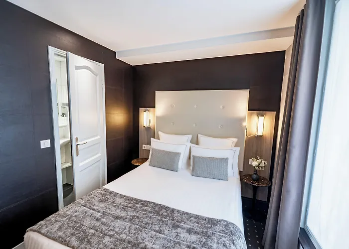 De La Paix Tour Eiffel 3*