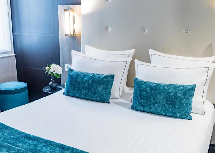 هوتل دي لا بريكس تور إيفيل فندق باريس